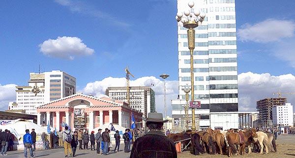 Manifestation sur la place de Sukhbaatar